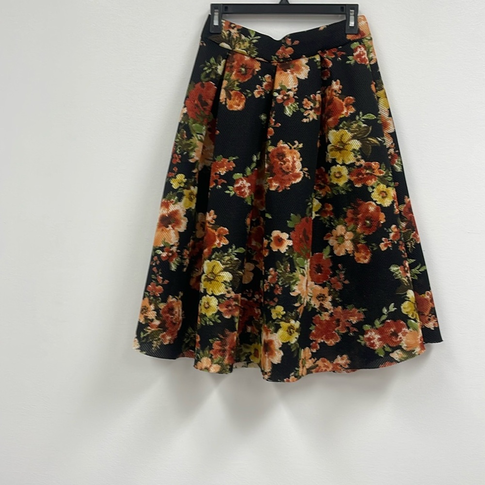 FLORAL SCUBA SKIRT WOMEN’s SIZE LARGE